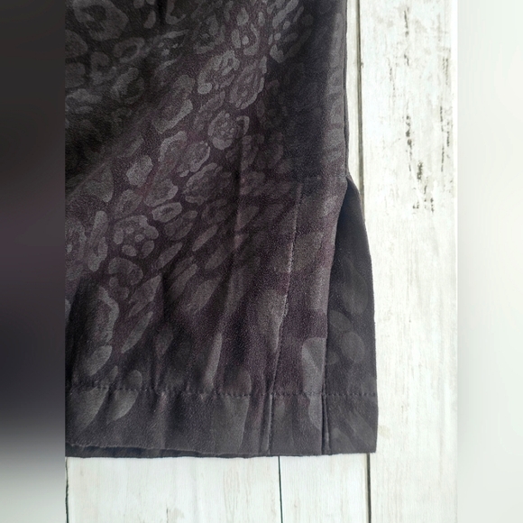 Erin London Black Suede Leopard/Animal Print Collared Button up Blouse Top - Picture 4 of 14